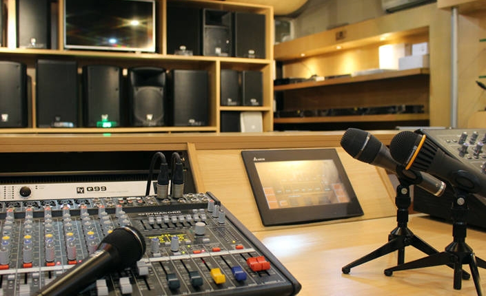 شوروم تجهیزات صوتی شرکت الکتروویژن شوروم تجهیزات صوتی الکتروویژن