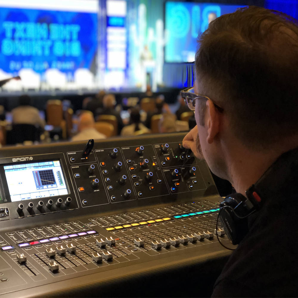 پشتیبانی از مشتریان و کارفرمایان الکتروویژن پشتیبانی از مشتریان الکتروویژن